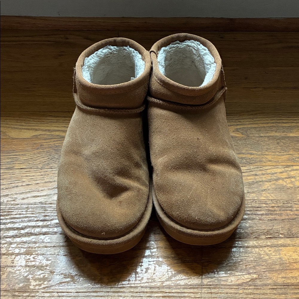Cushionaire memory foam suede tan shoes